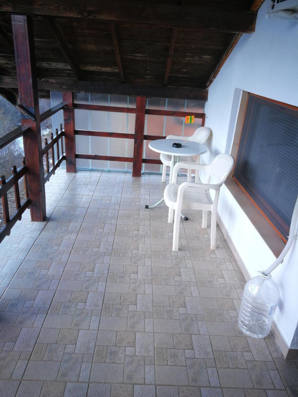 The White House Hotel Krushuna Exterior foto